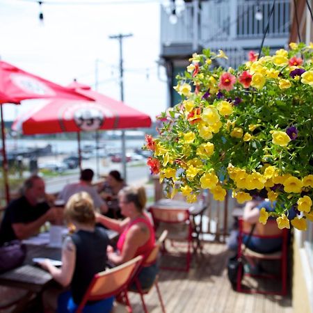 Salt Shaker Deli & Inn Lunenburg Exteriör bild