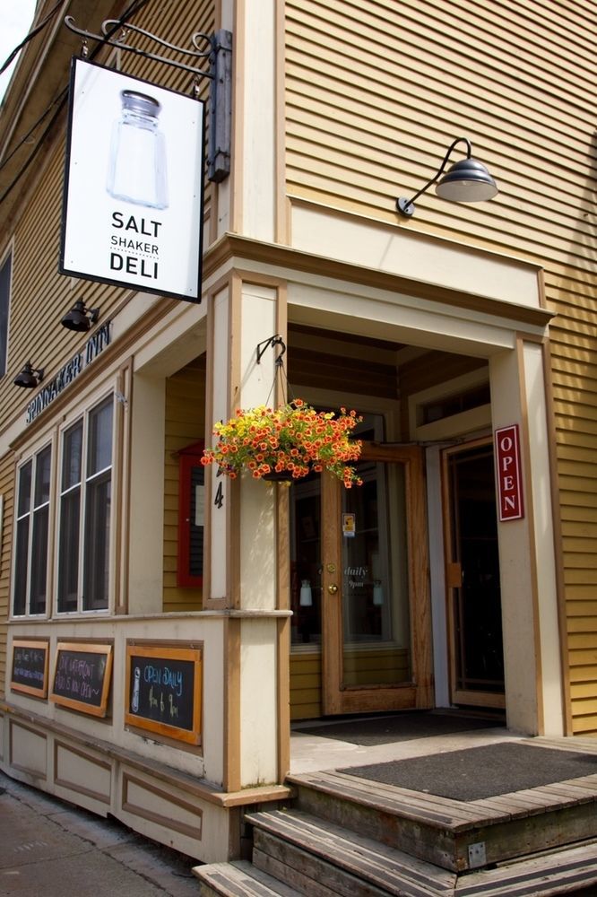 Salt Shaker Deli & Inn Lunenburg Exteriör bild